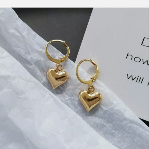 Jewelry - **New 18k heart❤ Gold Stud Earrings